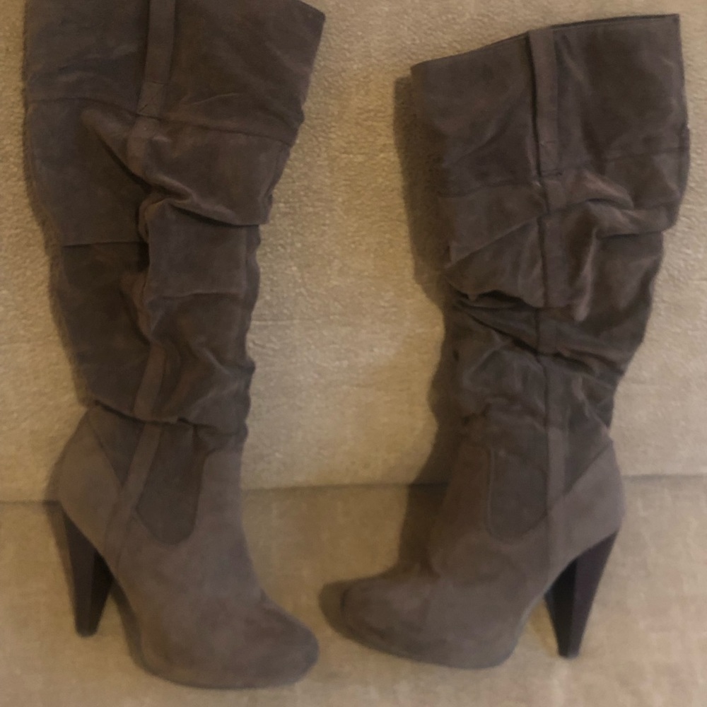 Knee boots